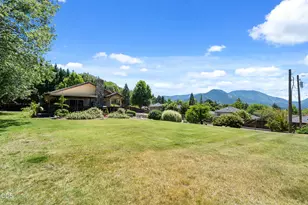1438 NE Sherman Ln, Grants Pass, OR 97526 - Photo 47