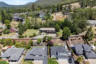 1438 NE Sherman Ln, Grants Pass, OR 97526 - Photo 53