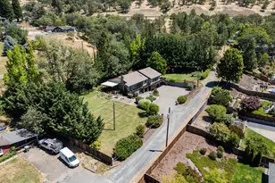 1438 NE Sherman Ln, Grants Pass, OR 97526 - Photo 53