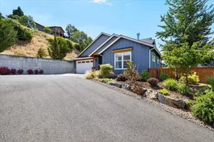 2391 Robertson Crest, Grants Pass, OR 97527 - Photo 3