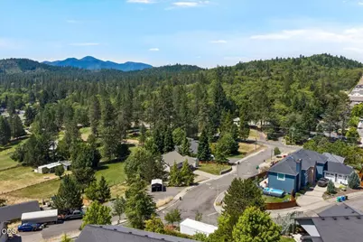 2391 Robertson Crest, Grants Pass, OR 97527 - Photo 39