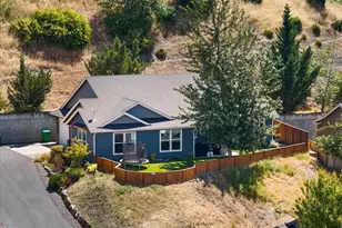 2391 Robertson Crest, Grants Pass, OR 97527 - Photo 37