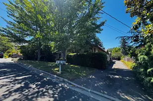 473 Scenic Dr, Ashland, OR 97520 - Photo 9