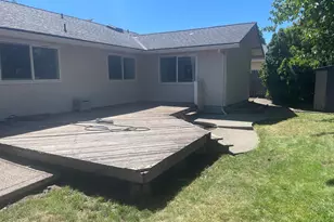 1141 N Modoc Ave, Medford, OR 97504 - Photo 3