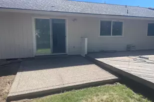 1141 N Modoc Ave, Medford, OR 97504 - Photo 7