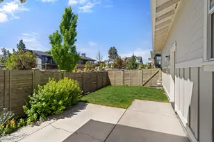 20693 SE Cougar Peak Dr, Bend, OR 97702 - Photo 21