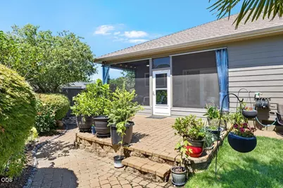 523 Meadowbrook Drive, Central Point, OR 97502 - Photo 31