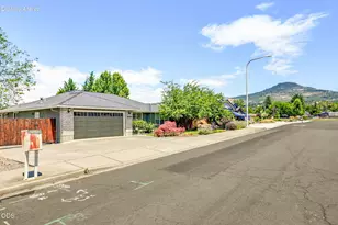 1830 Canyon Ave, Medford, OR 97504 - Photo 37