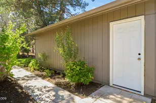 69592 Lake Dr, Sisters, OR 97759 - Photo 55