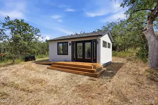 4250 Independence School Rd, Medford, OR 97501 - Photo 5