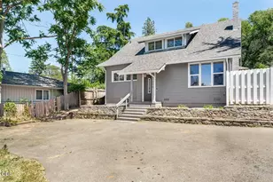 300 Sunrise Ave, Medford, OR 97504 - Photo 1