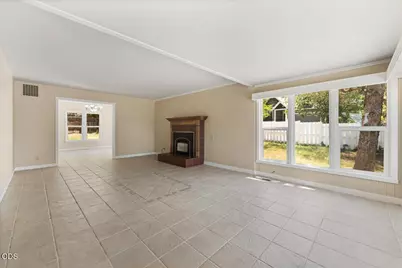 300 Sunrise Avenue, Medford, OR 97504 - Photo 13