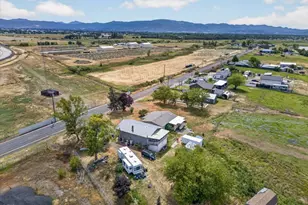 1745 E Gregory, Central Point, OR 97502 - Photo 9