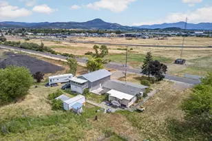 1745 E Gregory, Central Point, OR 97502 - Photo 3