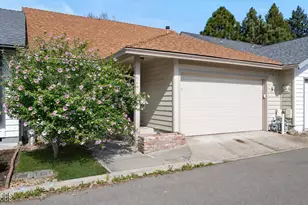 667 Golden Ln, Medford, OR 97504 - Photo 3