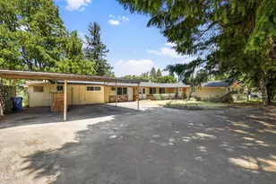 1980 McCarter Ln, Grants Pass, OR 97527 - Photo 5