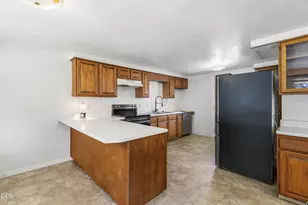 1980 McCarter Ln, Grants Pass, OR 97527 - Photo 9