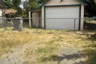 501 SE J St, Grants Pass, OR 97526 - Photo 9