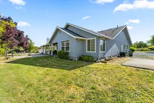 846 Schroeder Ln, Grants Pass, OR 97527 - Photo 33