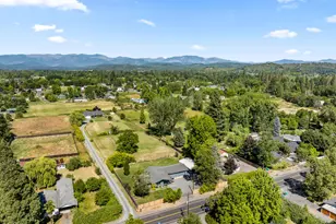 846 Schroeder Ln, Grants Pass, OR 97527 - Photo 43