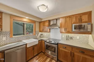 807 E Desperado, Sisters, OR 97759 - Photo 13