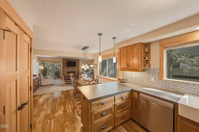 807 E Desperado #UNIT 202, Sisters, OR 97759 - Photo 15