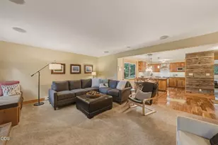 807 E Desperado, Sisters, OR 97759 - Photo 3