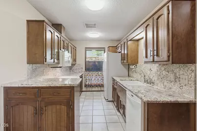 1325 NW Lawnridge Avenue, Grants Pass, OR 97526 - Photo 3
