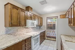 1325 NW Lawnridge Ave, Grants Pass, OR 97526 - Photo 5