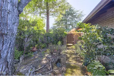 1325 NW Lawnridge Avenue, Grants Pass, OR 97526 - Photo 47
