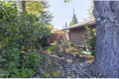 1325 NW Lawnridge Avenue, Grants Pass, OR 97526 - Photo 39