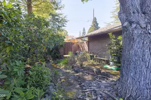 1325 NW Lawnridge Ave, Grants Pass, OR 97526 - Photo 39
