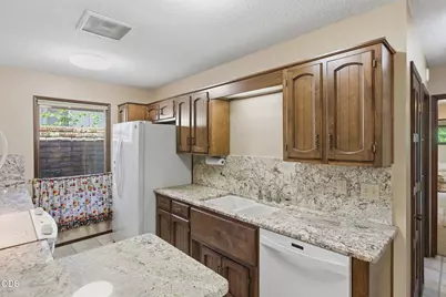 1325 NW Lawnridge Avenue, Grants Pass, OR 97526 - Photo 5