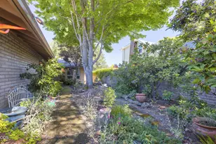 1325 NW Lawnridge Ave, Grants Pass, OR 97526 - Photo 37