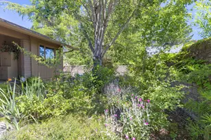1325 NW Lawnridge Ave, Grants Pass, OR 97526 - Photo 43