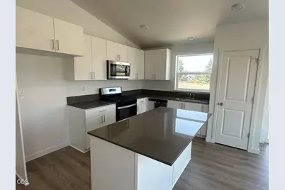 684 NE Rickenbacker Road #140, Madras, OR 97741 - Photo 7
