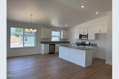 676 NE Rickenbacker Road #142, Madras, OR 97741 - Photo 5