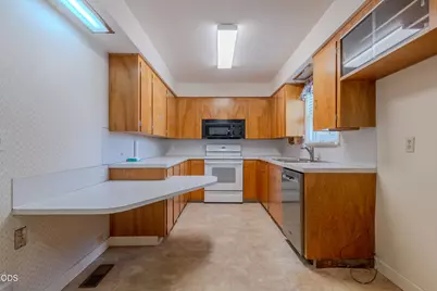 1375 Crater Lake Avenue, Medford, OR 97504 - Photo 21