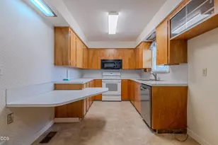 1375 Crater Lake Ave, Medford, OR 97504 - Photo 21