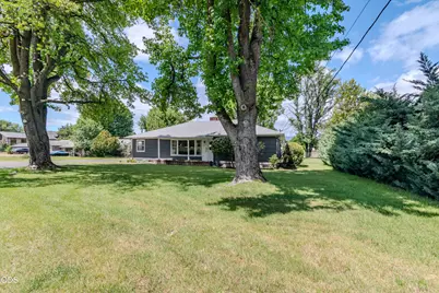 1375 Crater Lake Avenue, Medford, OR 97504 - Photo 5