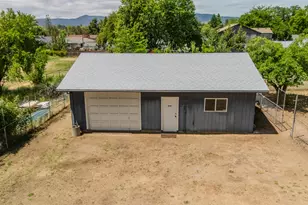 1375 Crater Lake Ave, Medford, OR 97504 - Photo 31