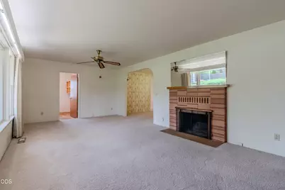 1375 Crater Lake Avenue, Medford, OR 97504 - Photo 7