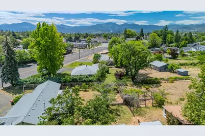 1375 Crater Lake Avenue, Medford, OR 97504 - Photo 45