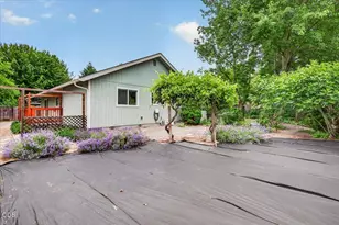1222 Monroe Way, Grants Pass, OR 97527 - Photo 37