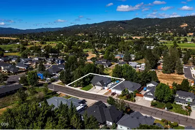 861 Mendolia Way, Central Point, OR 97502 - Photo 31