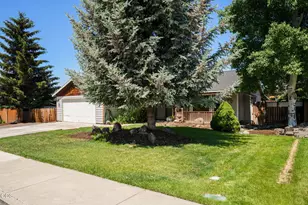 841 NW Negus Pl, Redmond, OR 97756 - Photo 1