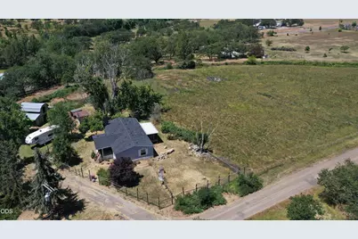 1245 Davanna Drive, Eagle Point, OR 97524 - Photo 1