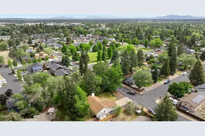2400 NE Jones Road, Bend, OR 97701 - Photo 33