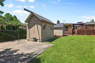 1769 Serenity Dr, Medford, OR 97504 - Photo 39