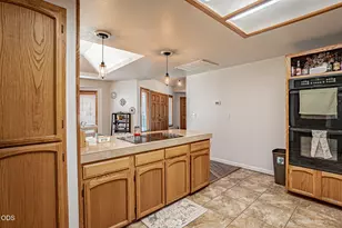 5247 Dobrot Way, Central Point, OR 97502 - Photo 9